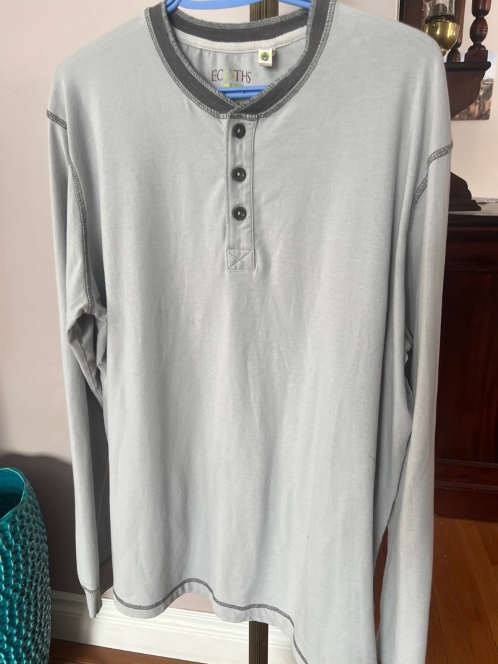 Men's Light Gray Long-Sleeve Henley Shirt